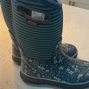 Girls Bogs boots size 2